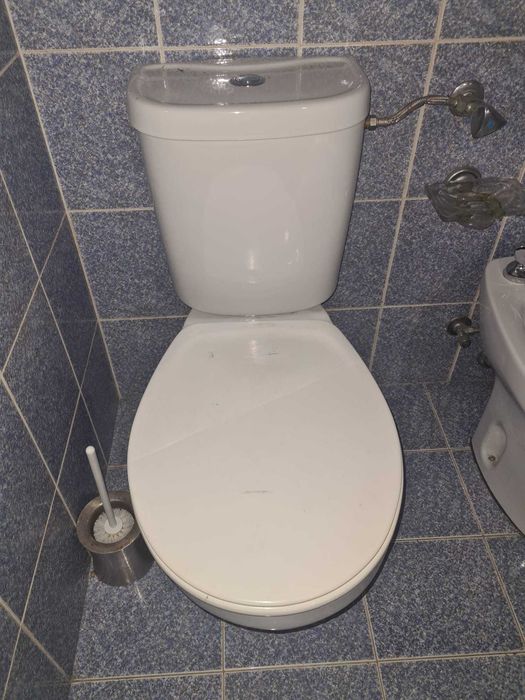 Várias sanitas e bidés