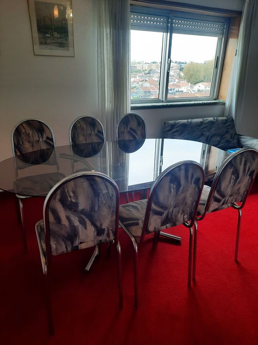 Mesa de sala de jantar em vidro oval e 6 cadeiras