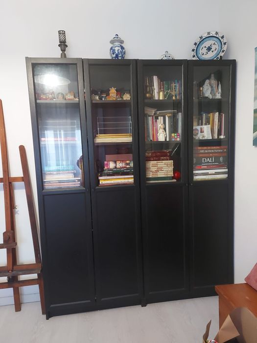 Estante preta grande