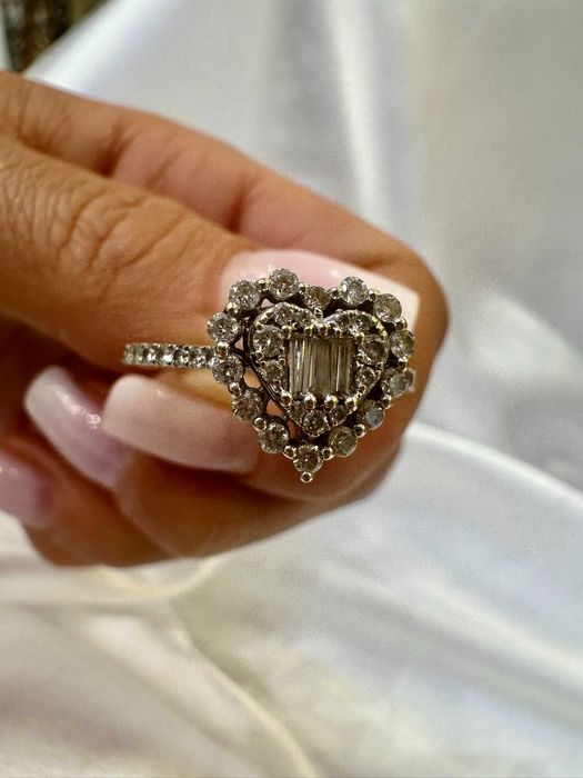 Pierścionek z diamentami Serce 0.56 CT