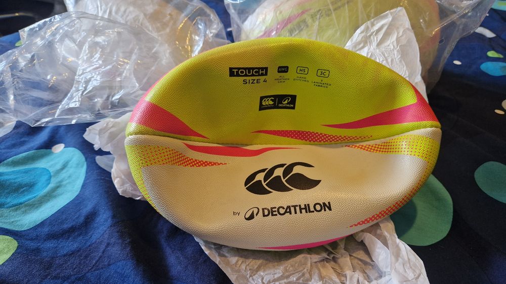 Bola de touch rugby decathlon