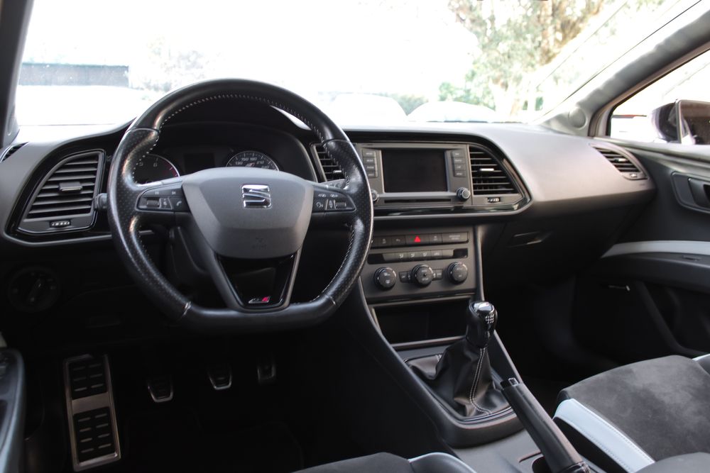 Seat Leon Cupra 280 2.0 TSI (319€/mês)