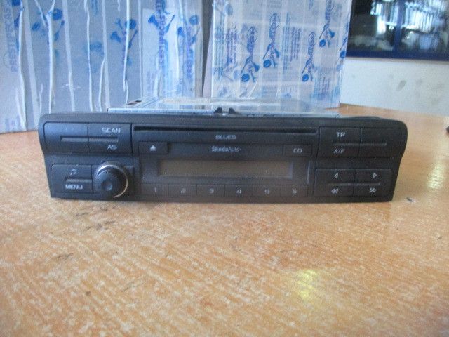 Rádio / auto-rádio SKODA Octavia II Break (1Z5)