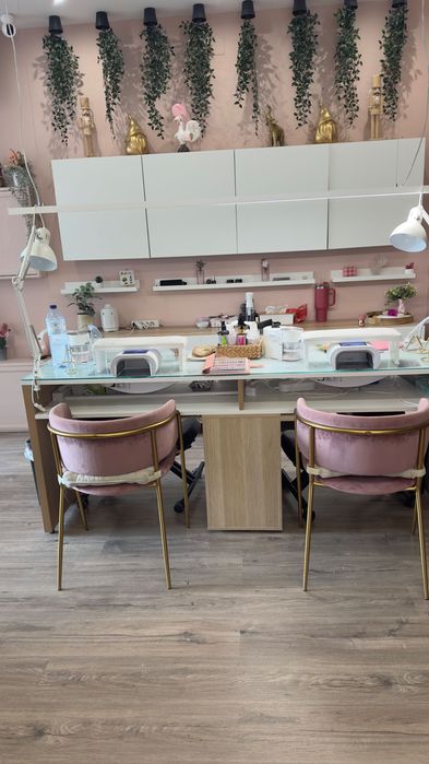 Mesa de manicure para 2 profissionais