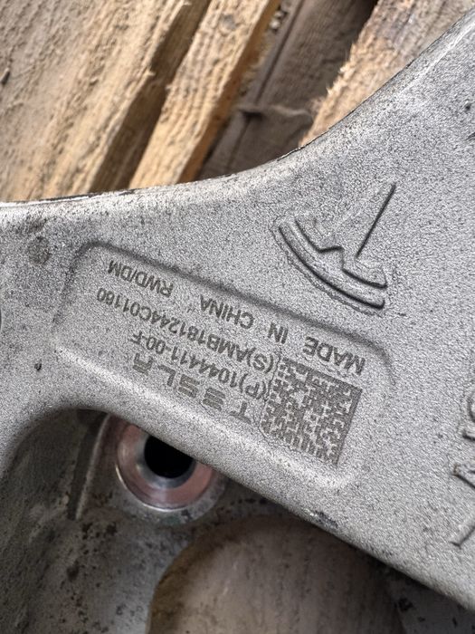 Цапфа tesla Model 3 1044411-00-F 104416-00-G 104316-00-E 1044311-00-E