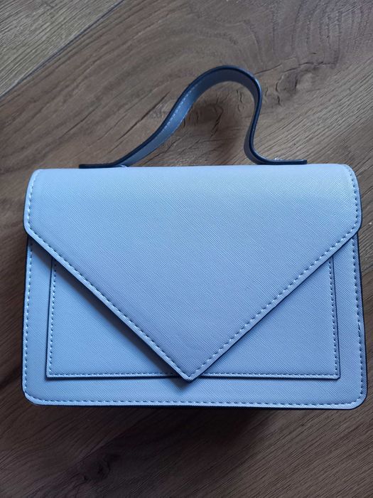 Szara mała torebka z długim paskiem