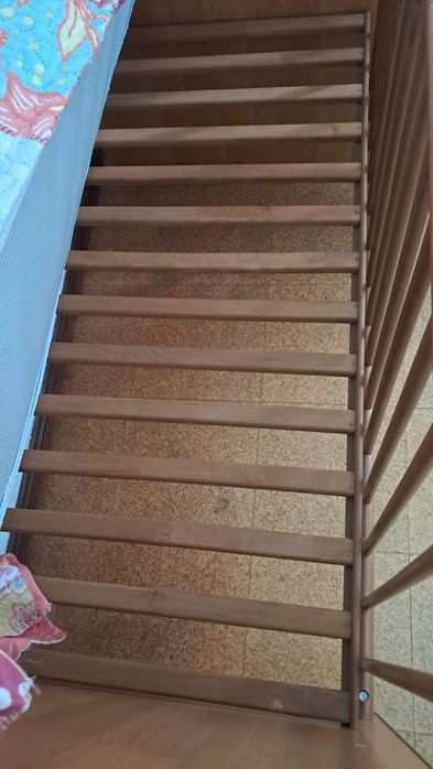 Cama de grades de bebé