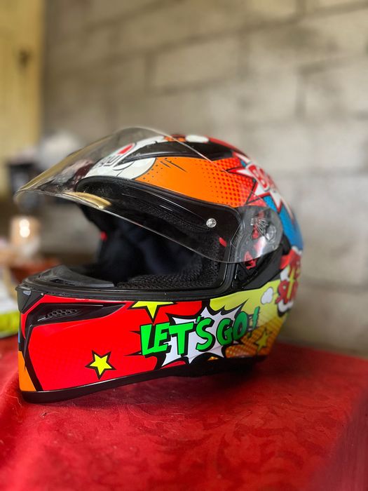 Um capacete para venda
