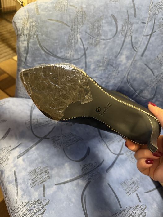 Продам новые осенне-весенние ботиночки