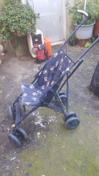 Cadeira  de rodas  para  passeio  de bebê