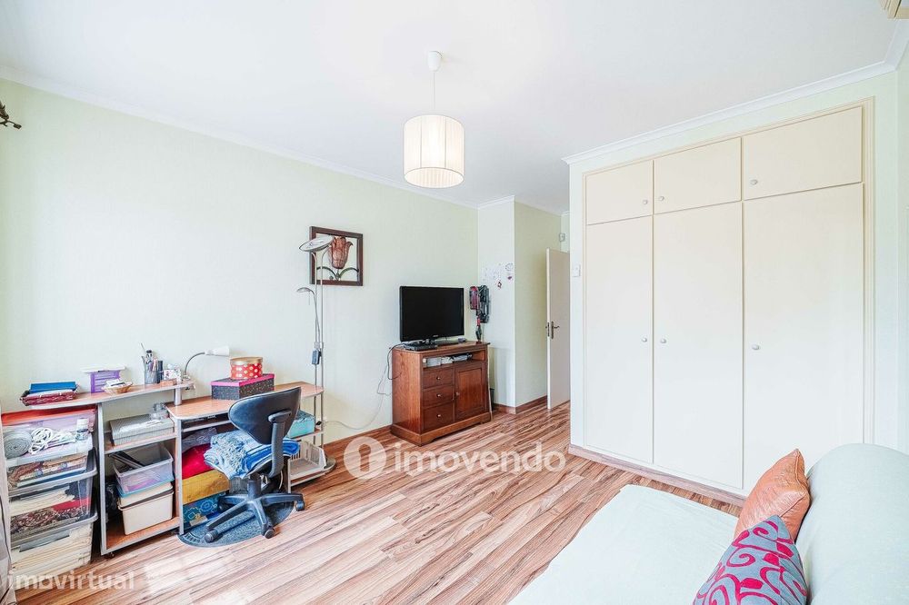 Moradia T4 com garagem e espaço exterior enorme, em Coruche