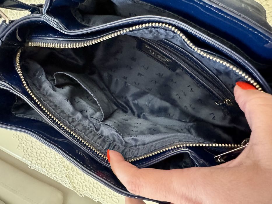 Продам сумку ARMANI JEANS ОРИГИНАЛ состояние новой!