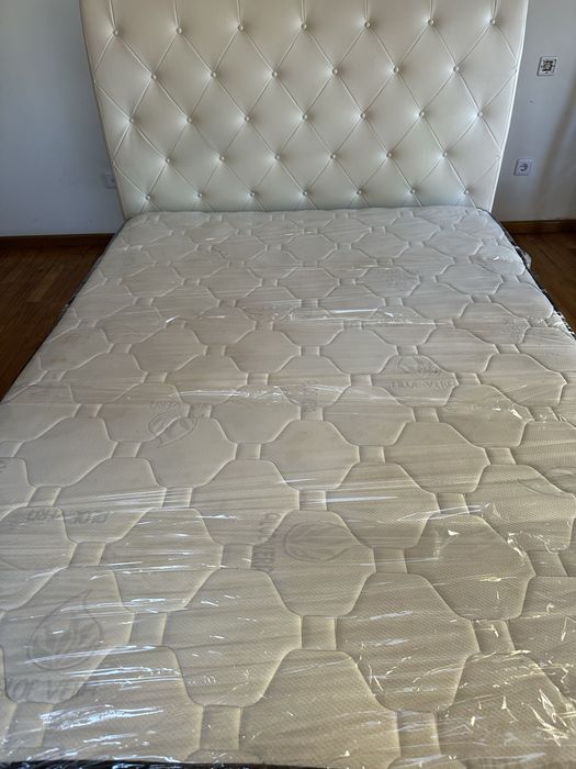 Vendo cama com colchão