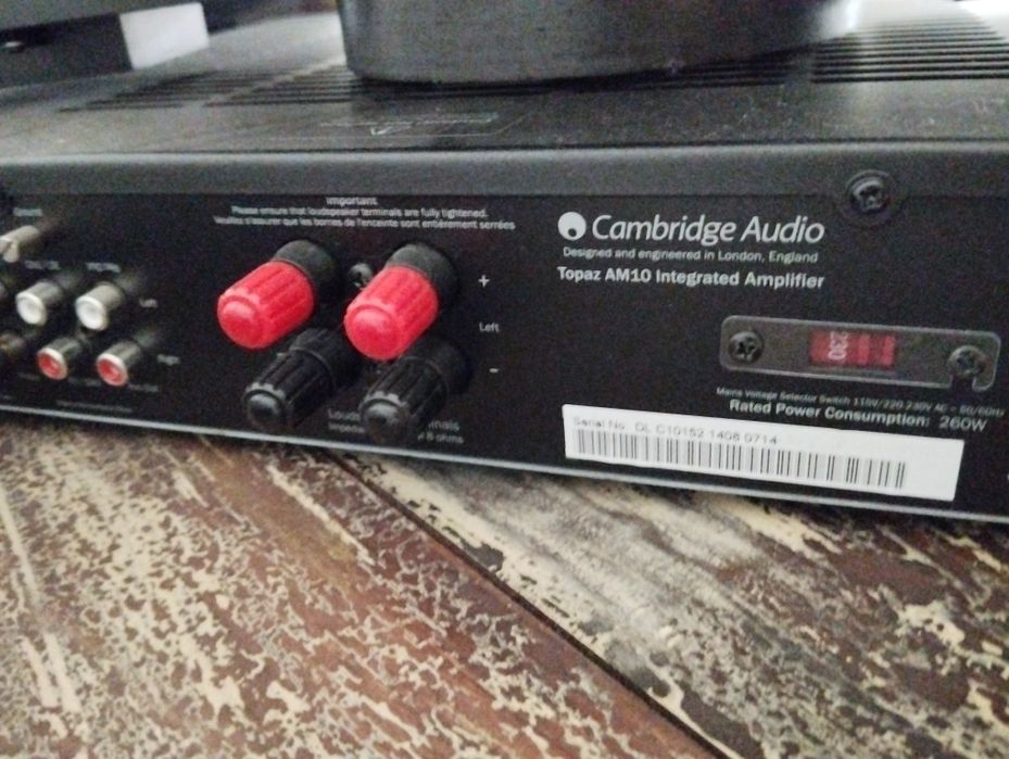 Gira Discos Novo Cambridge Audio com Amplificador e Colunas