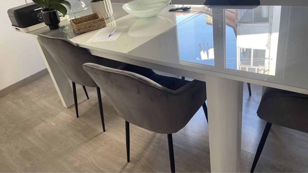 Mesa de jantar com 6 cadeiras