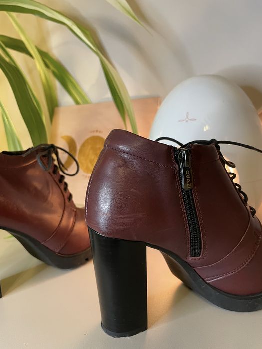 Buty na obcasie jesienne bordowe