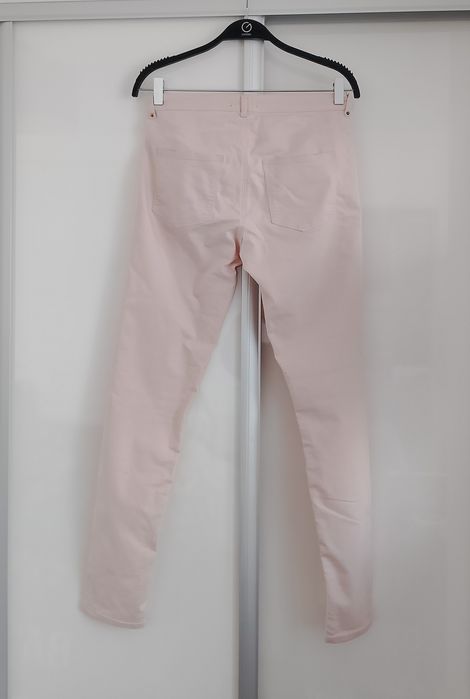 klasyczne spodnie materiałowe H&M w kolorze delikatnego pudrowego różu