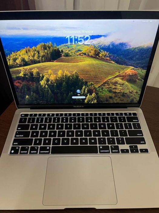 МакБук Air 13 на чипе М1 256 гб