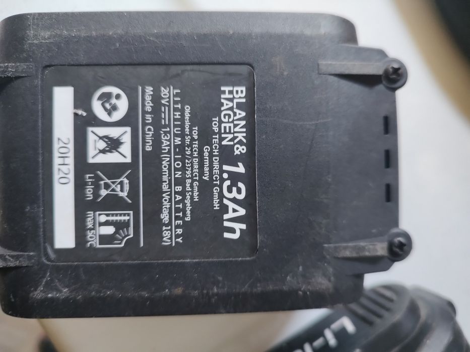 4 baterię + ładowarka + wkrętarka gratis