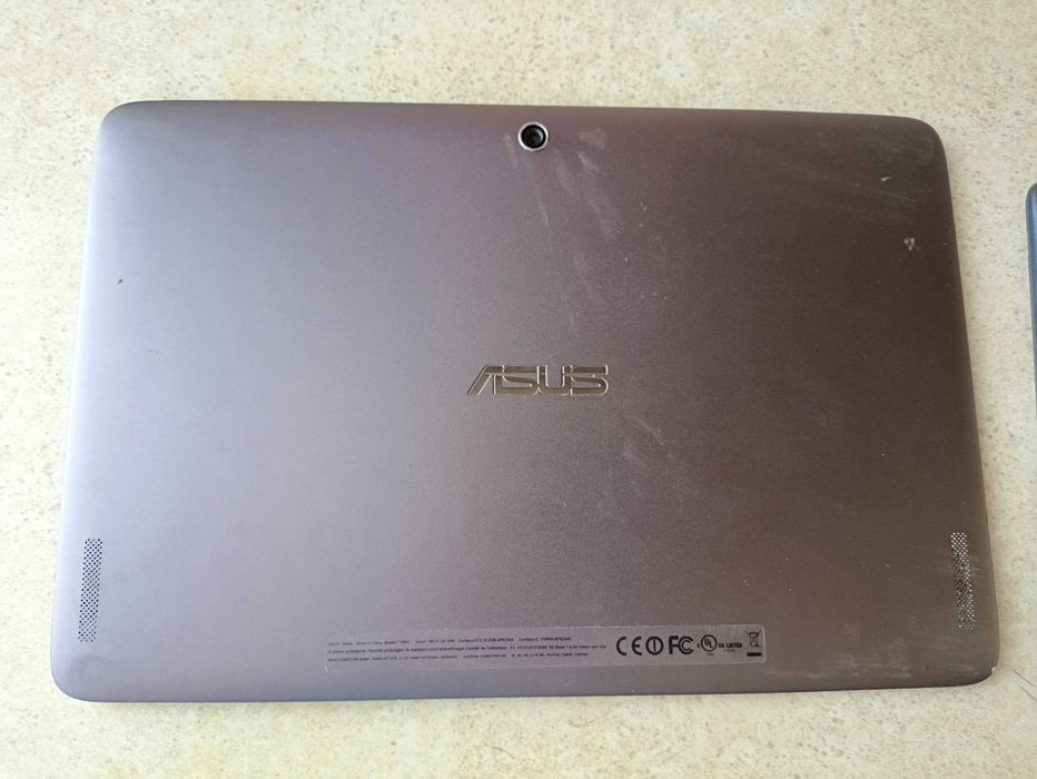 Планшети Asus 2шт. (неробочі)