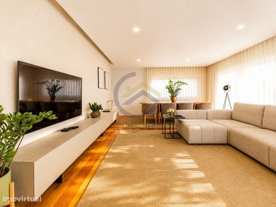 Moradia Contemporânea | 1.470 m² | A 1 Minuto da A4