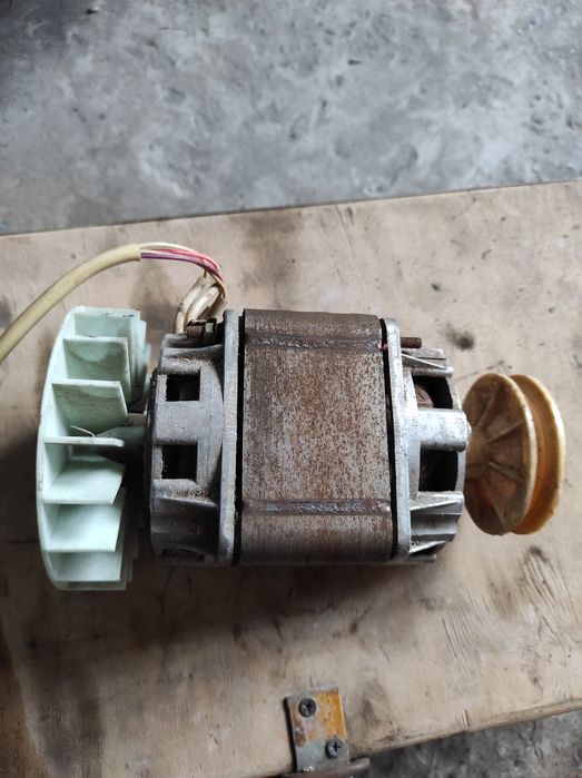 Електродвигун від пральної машини