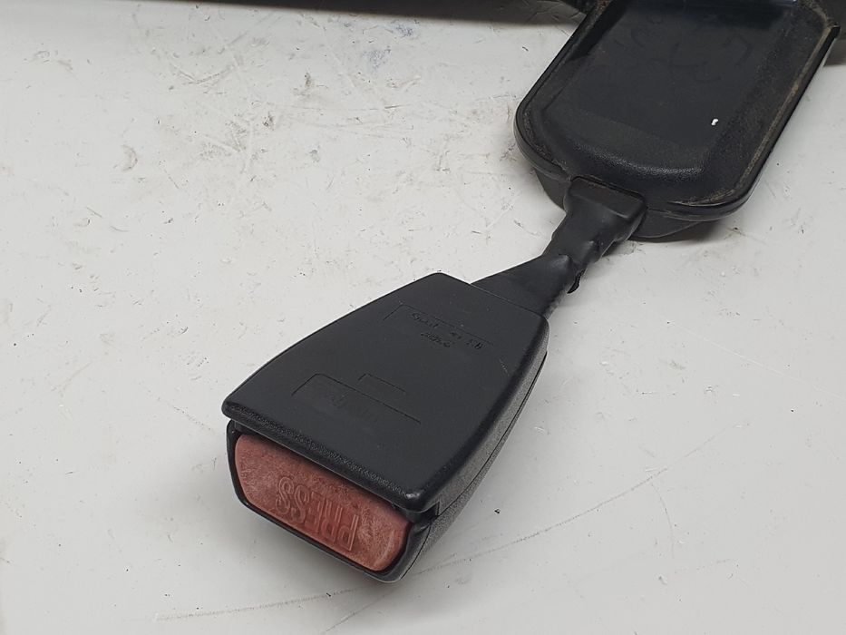 Encaixe de cinto frente direito BMW 3 Compact (E36)