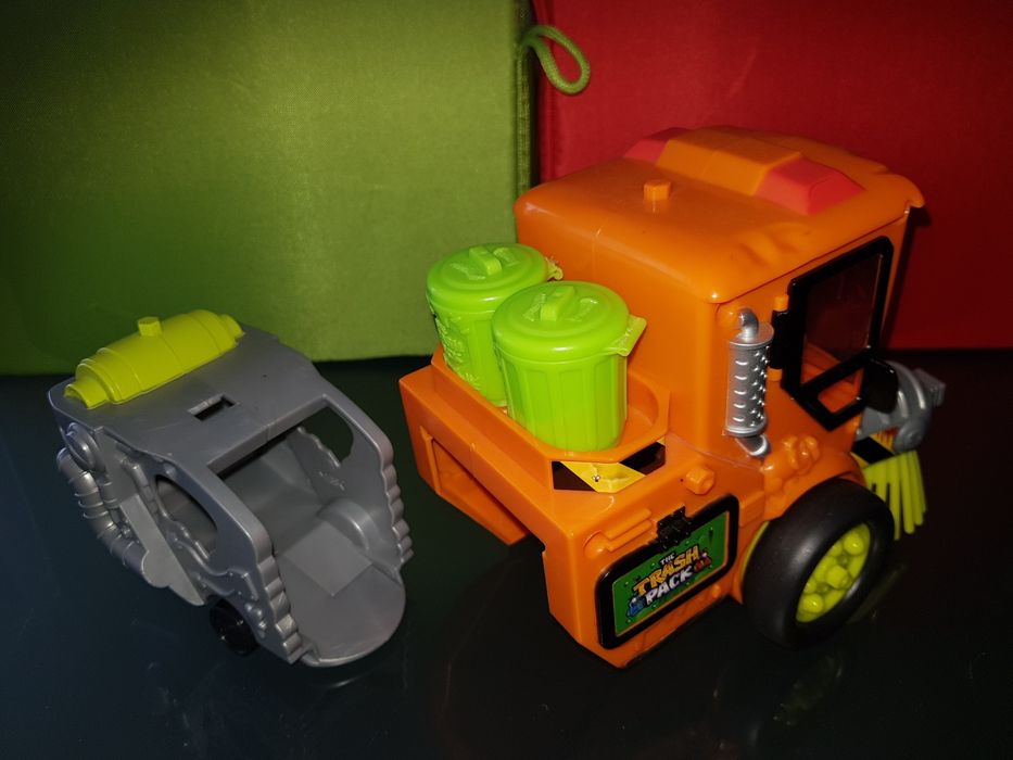 Trash Pack limpa bermas