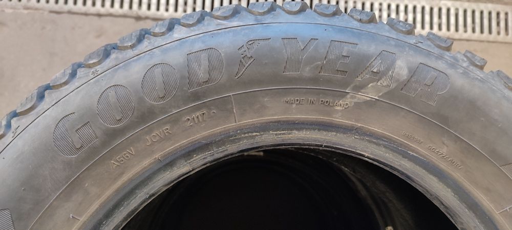 215/65R16 4szt. Goodyear Ultragrip ICE ARCTIC.