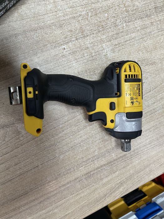 Dewalt DCF880 /  акумуляторний гайковерт Девольт 1/2
