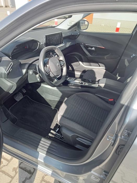 Peugeot 2008 automat 130 km tablet ledy piękne się prezentuje