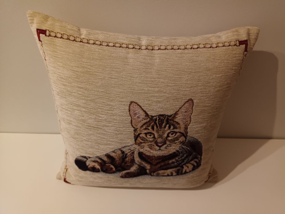 Almofada com gato bordado
