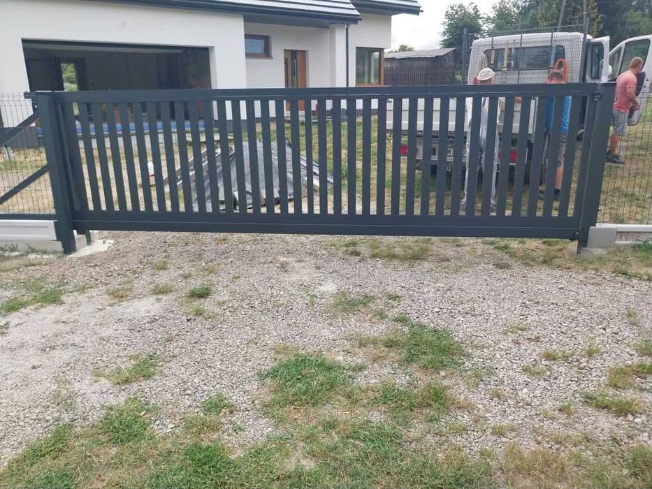 Ogrodzenie panelowe 4mm 143cm z podmurówką oc+ral