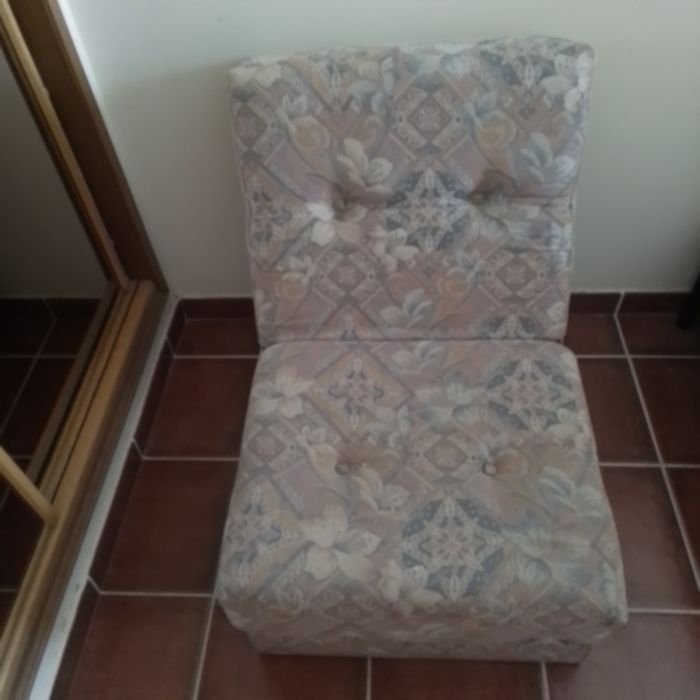 Sofá cama individual com pouco uso