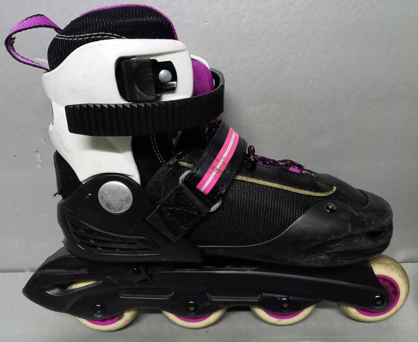 Patins em linha para criança. Inclui proteções.