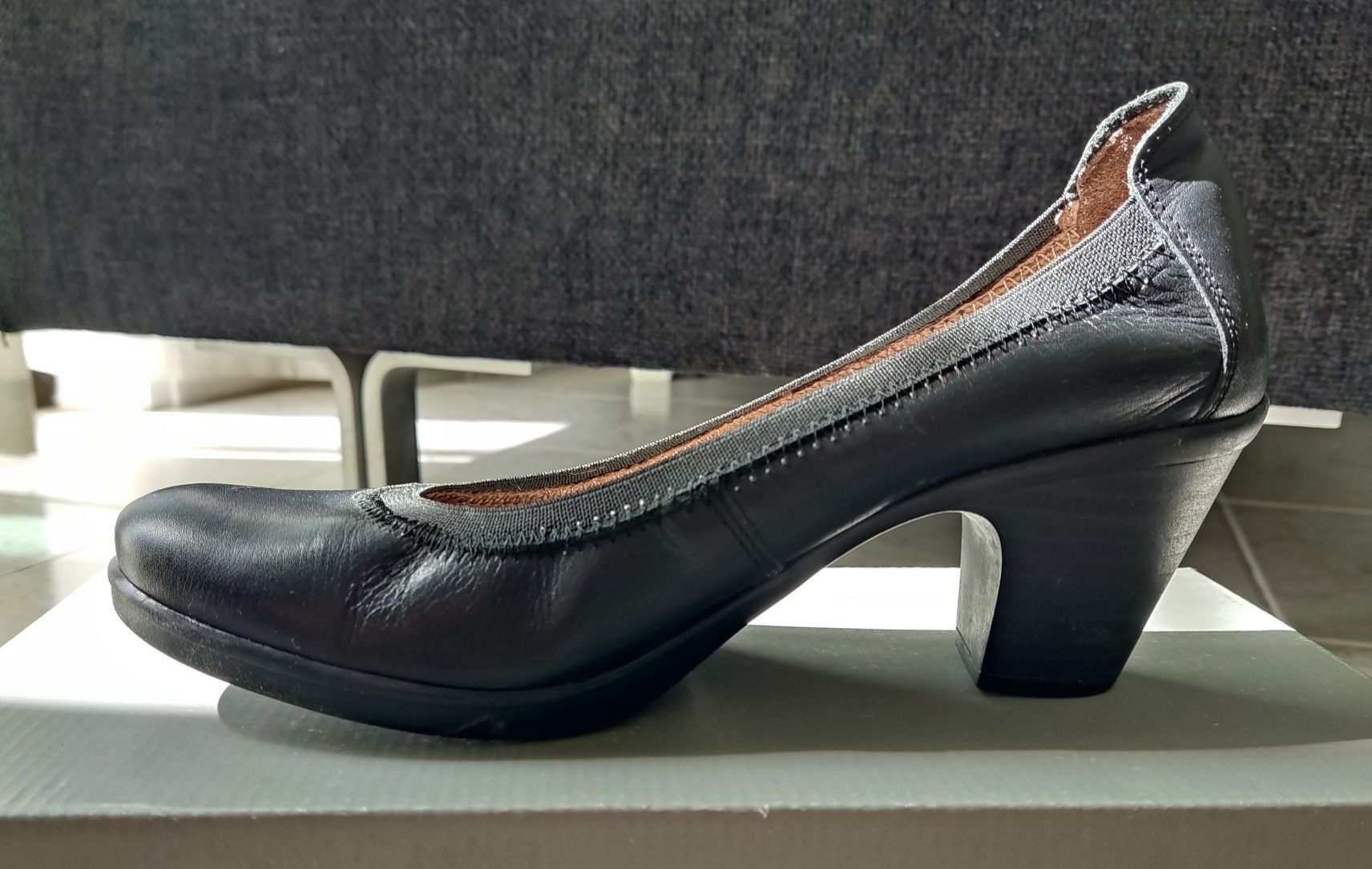 Sapatos hotsell pretos confortaveis