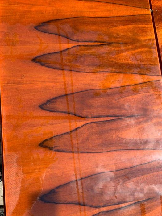 Стол обеденный полированный