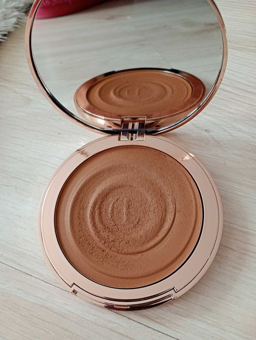 Kremowy bronzer Charlotte Tibury