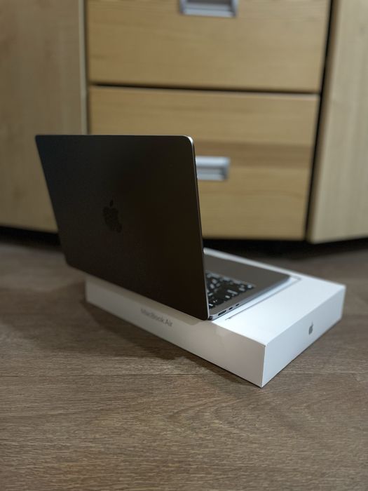 Продам MacBook Air M2 2022 г.