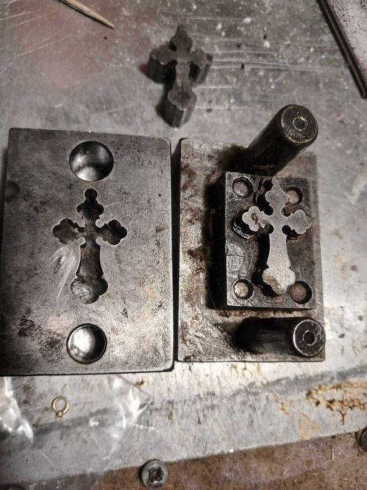 Просечка под кресты из драгметаллов и из меди.латуни