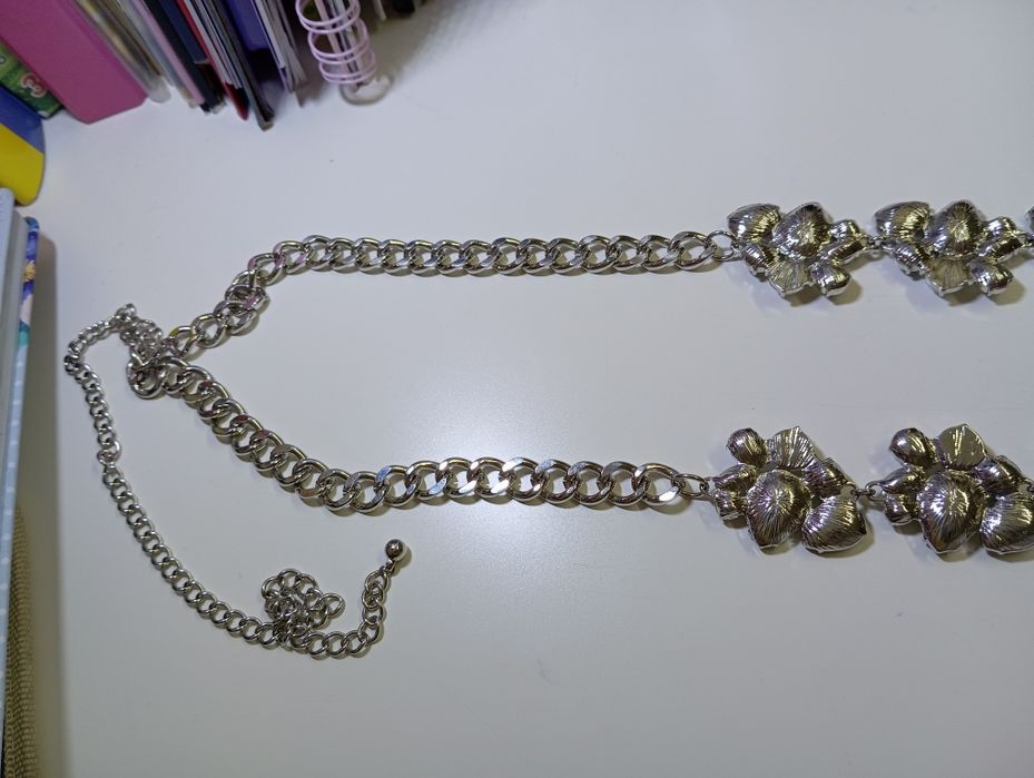 Колье с крупными камнями. Ожерелье с камнями.