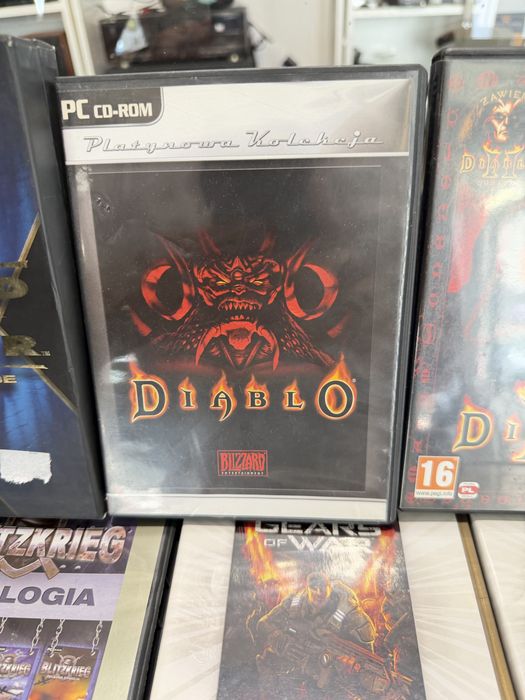 Komplet gier na PC stan doskonały m.in. Diablo 1 i 2 , C&C , Warcraft i wiele innych