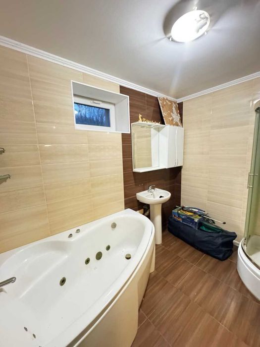 Продам сучасний 2-поверховий будинок у с. Кочережки