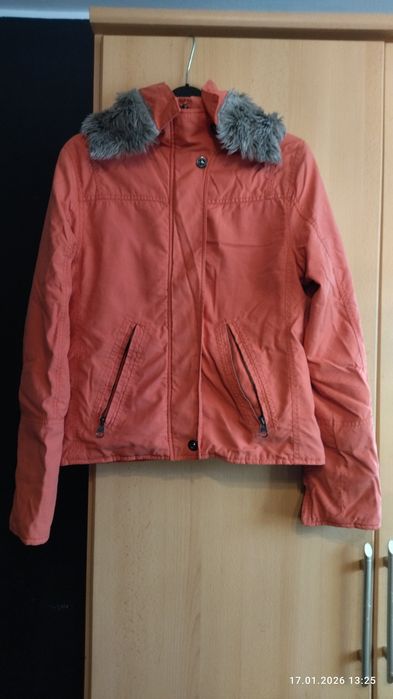 Sprzedam damską kurtkę zimową w dobrym stanie bez kaptura