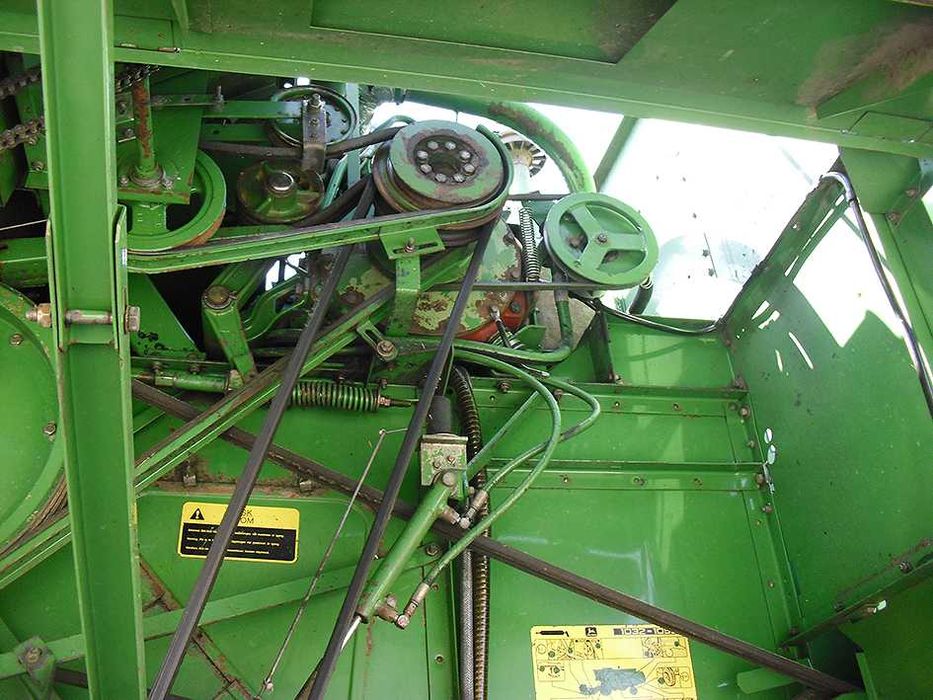 Зерноуборочный комбайн John Deere 1052