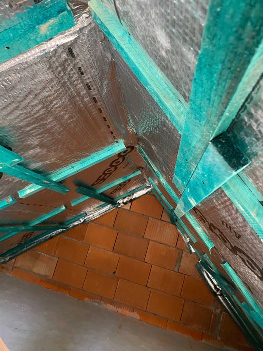 Ocieplanie, wdmuchiwanie wełną celulozową i wełną drzewną STEICOzell