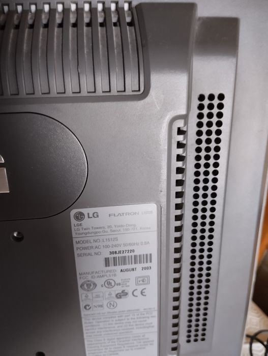 Monitor, teclado,rato e sistema de som