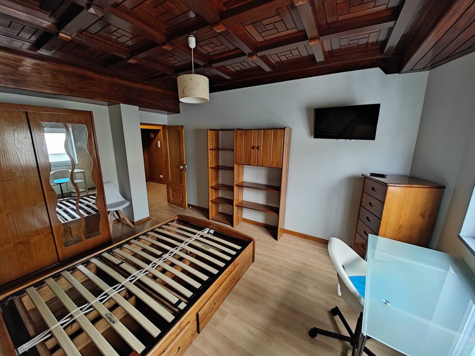 Quarto com WC Privado  perto das Universidades (Permite deslocação a pé)