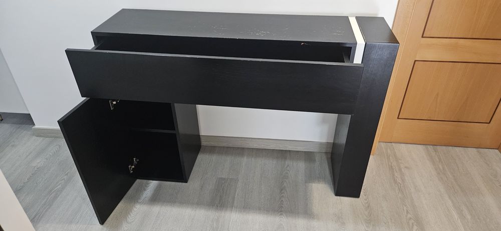 Consola entrada de apartamento