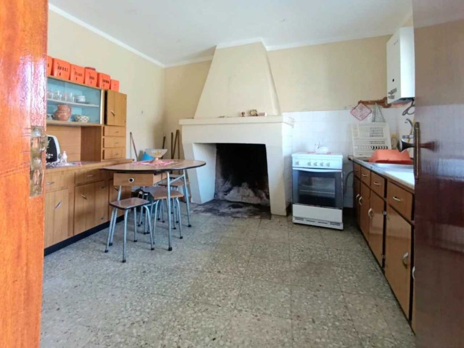 Moradia T3 com 3 pisos no coração de Benvende,Guarda